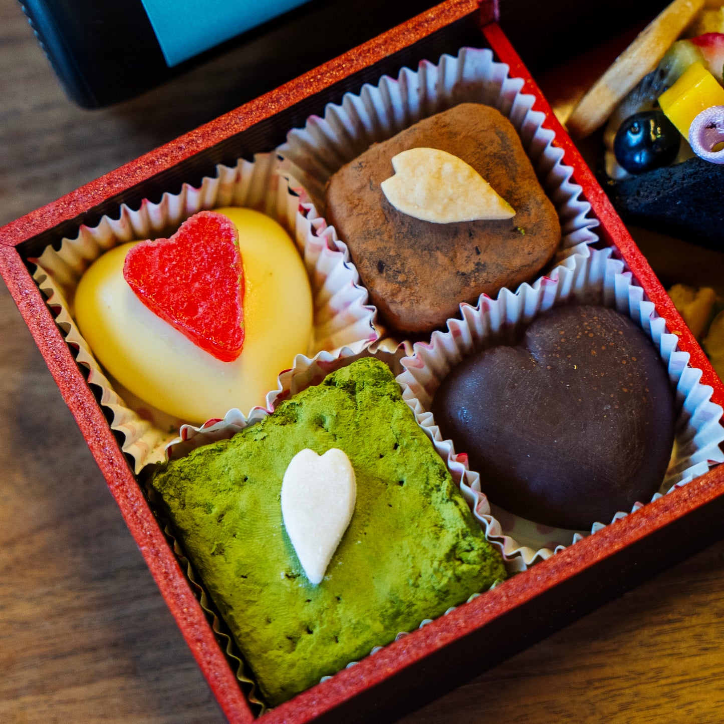 Regalo de San Valentín de chocolates y dulces japoneses